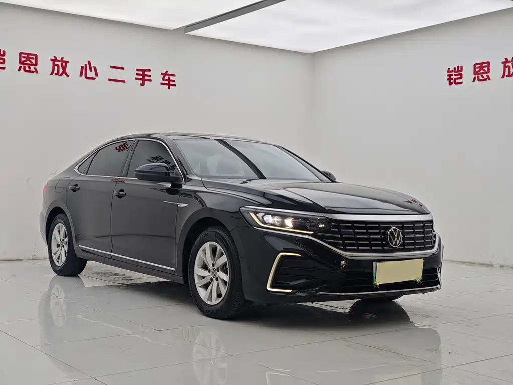 Volkswagen Passat PHEV 2023 — фото 2