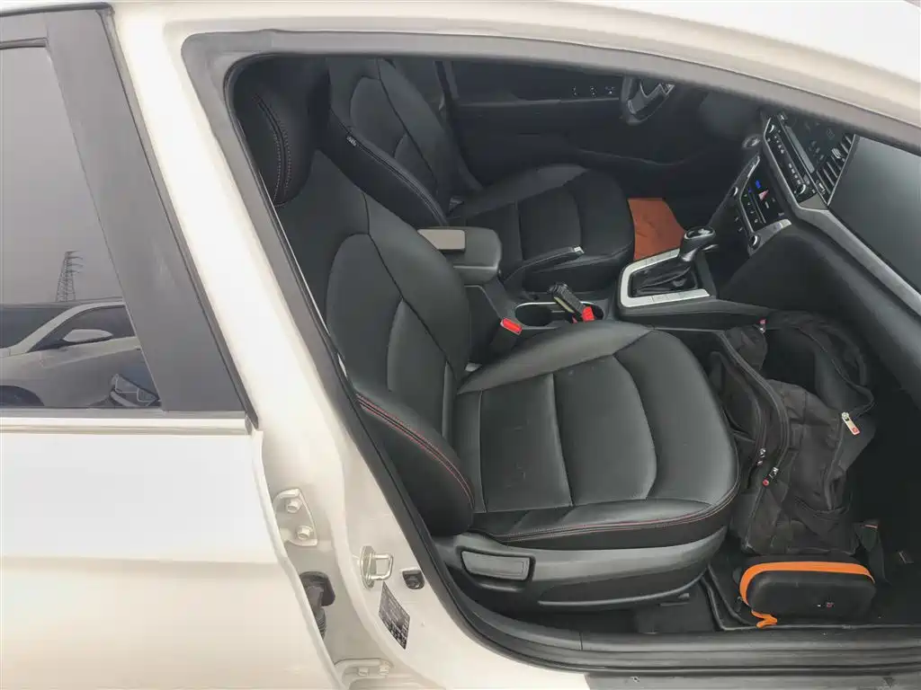 Hyundai Elantra 2019 — фото 20