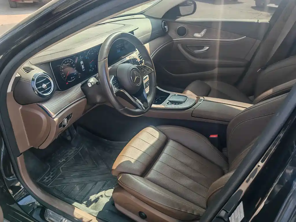Mercedes-Benz E-Class 2023 — фото 6