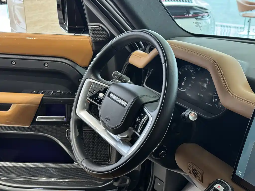 Land Rover Defender 2022 — фото 18