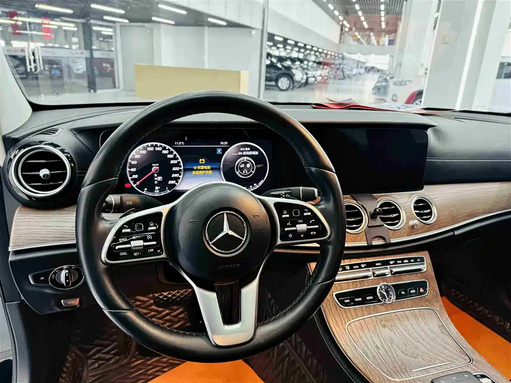 Mercedes-Benz E-Class 2019 — фото 17