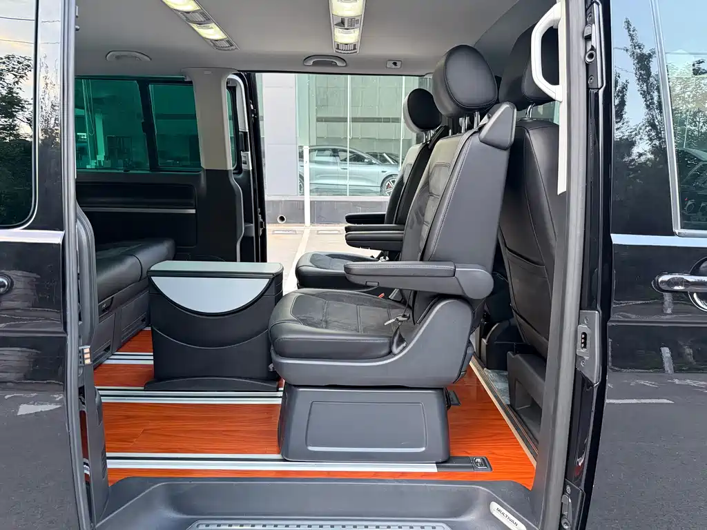 Volkswagen Multivan 2017 — фото 12