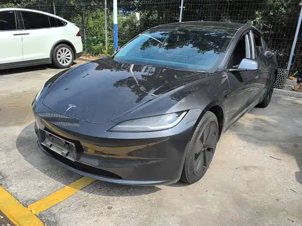 Tesla Model 3 2024
