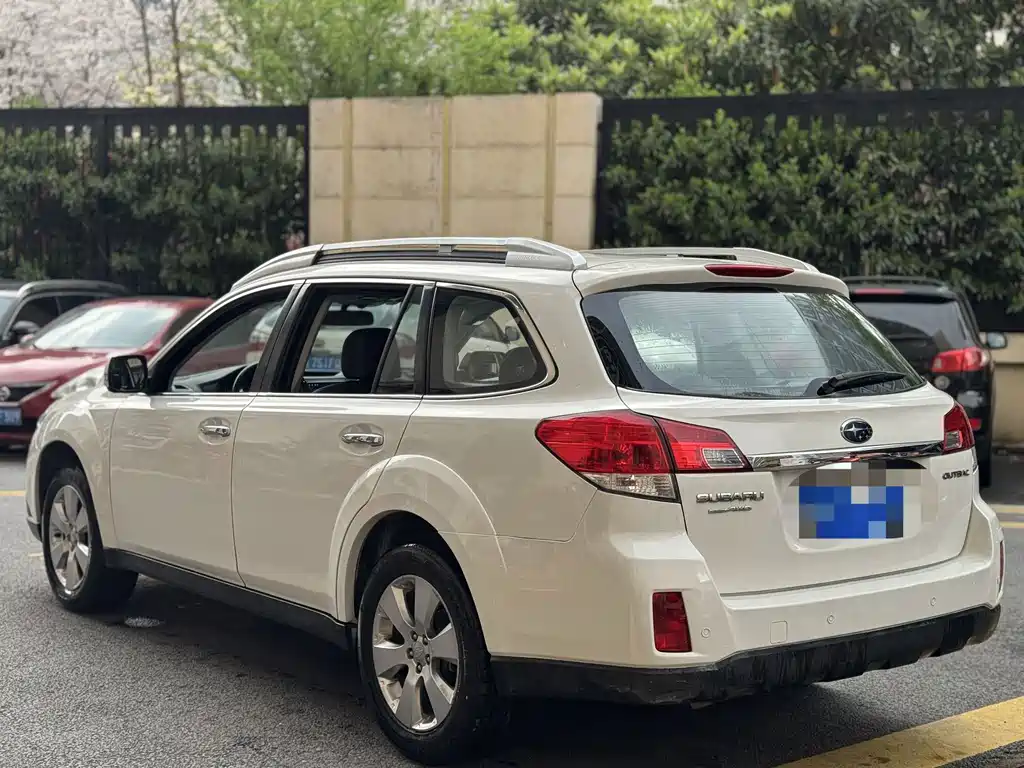 Subaru Outback 2011 — фото 3