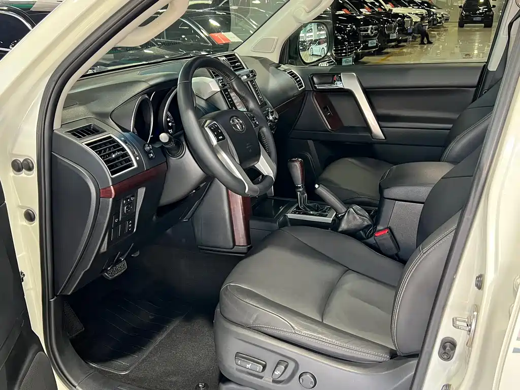 Toyota Prado 2016 — фото 13