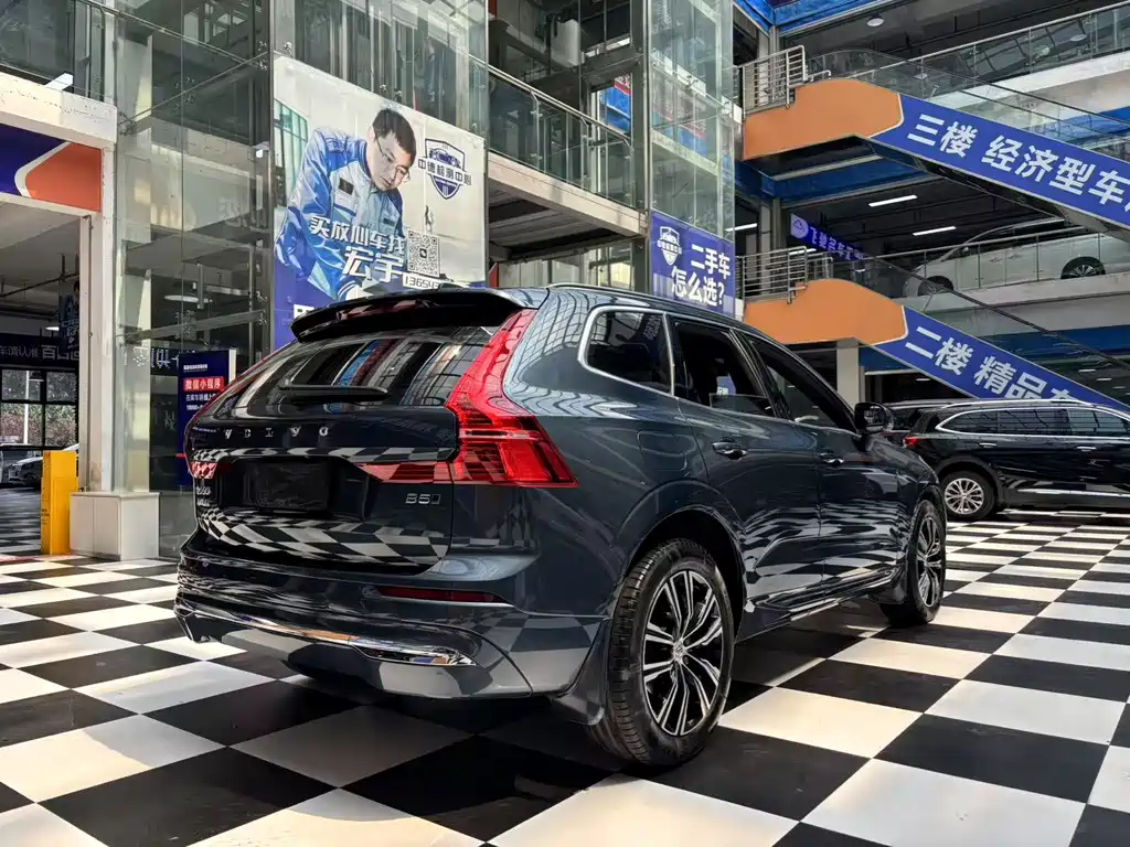 Volvo XC60 2022 — фото 17