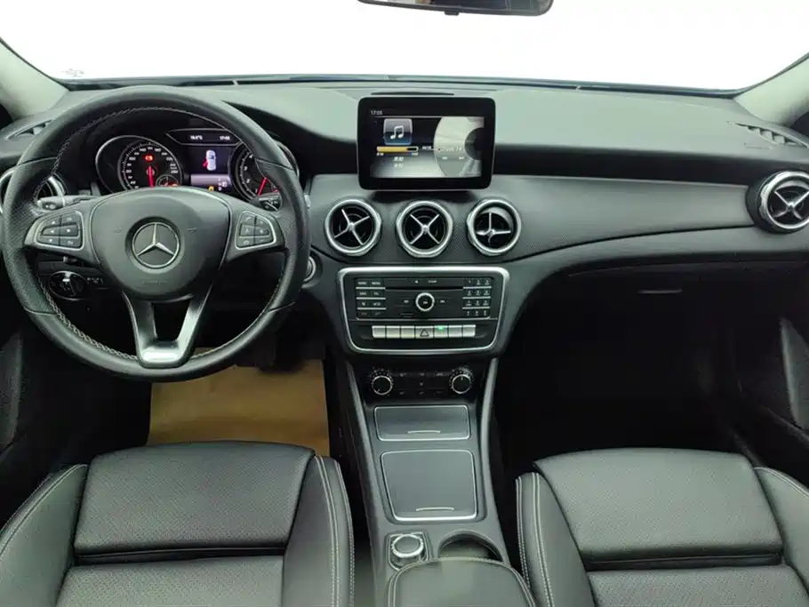Mercedes-Benz GLA 2017 — фото 12