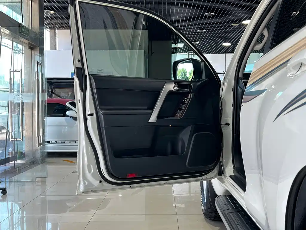 Toyota Prado 2016 — фото 11