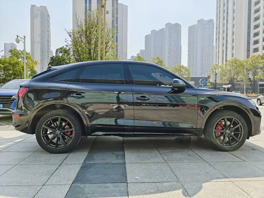 Audi Q5L Sportback 2022 — фото 8
