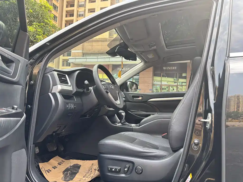 Toyota Highlander 2018 — фото 10