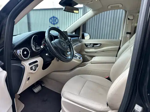 Mercedes-Benz V-Class 2016