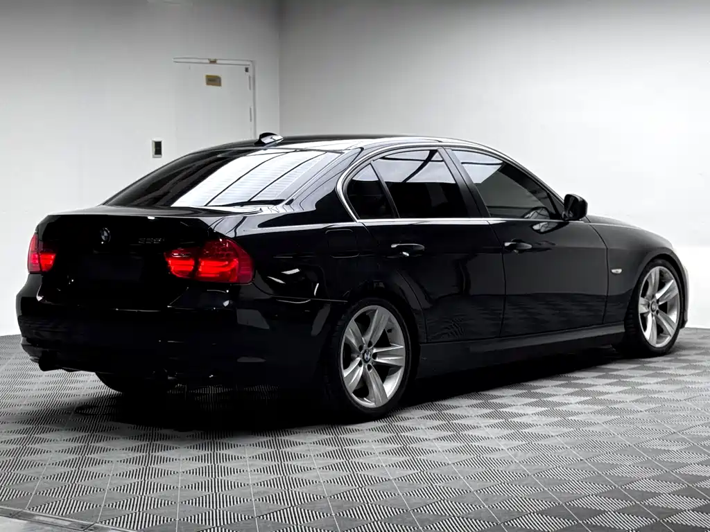 BMW 3 Series 2010 — фото 5