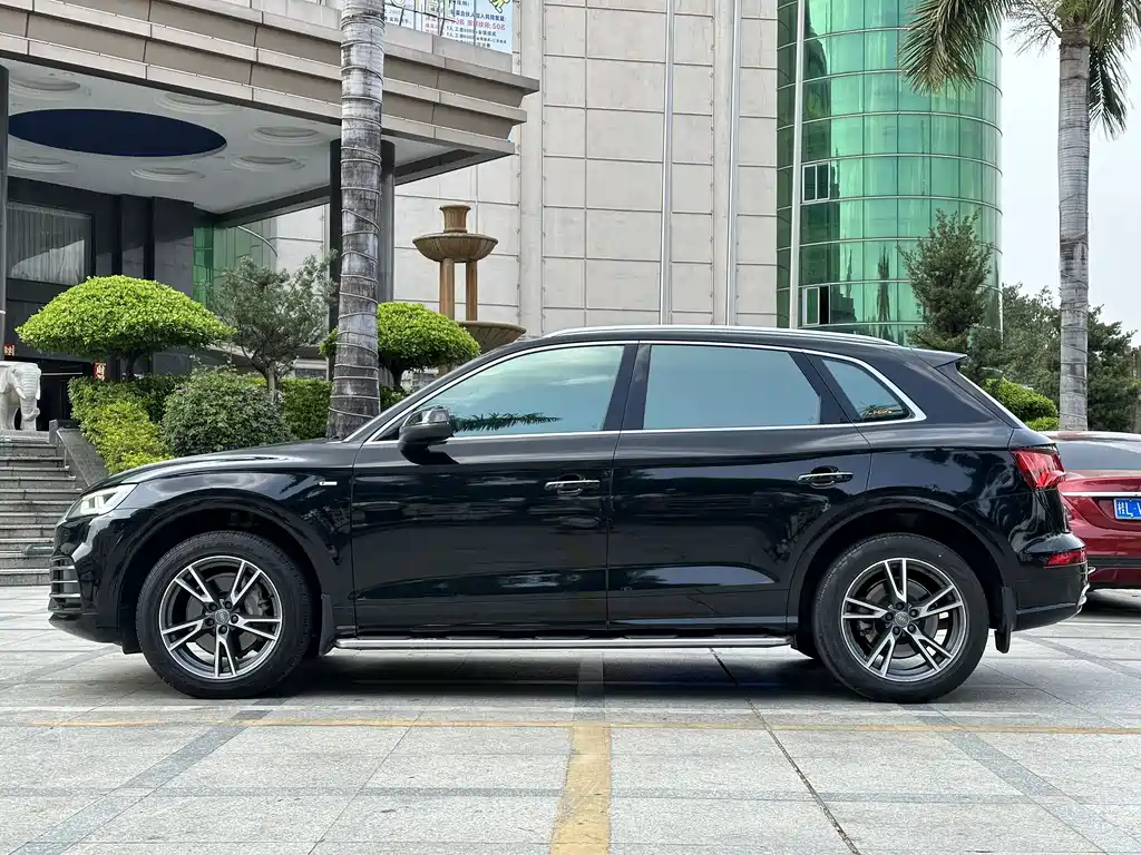 Audi Q5L 2018 — фото 4