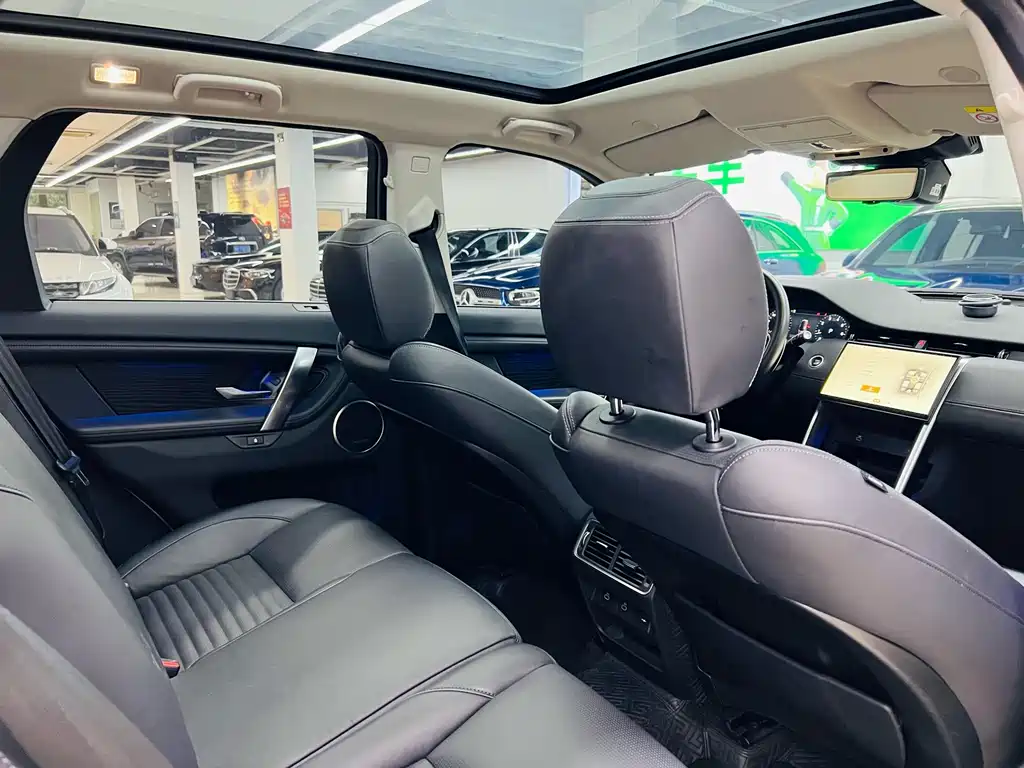 Land Rover Discovery Sport 2023 — фото 15
