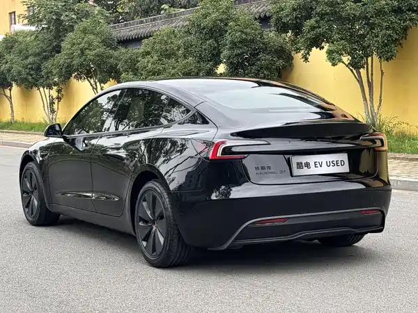 Tesla Model 3 2025