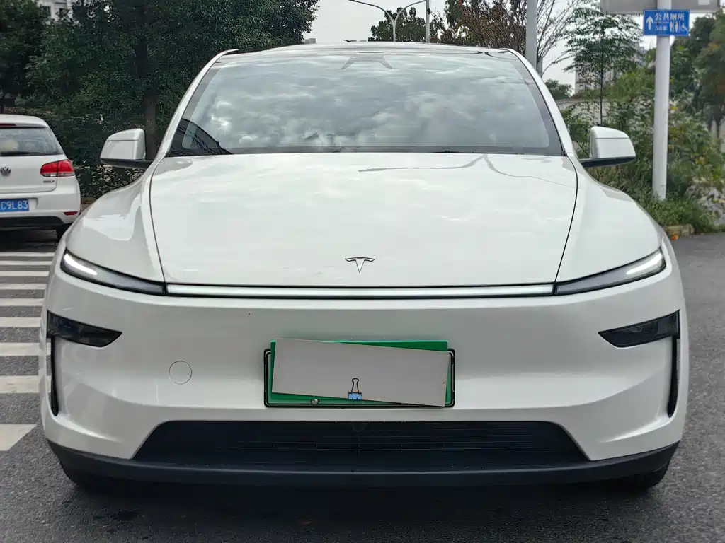 Tesla Model Y 2025 — фото 2