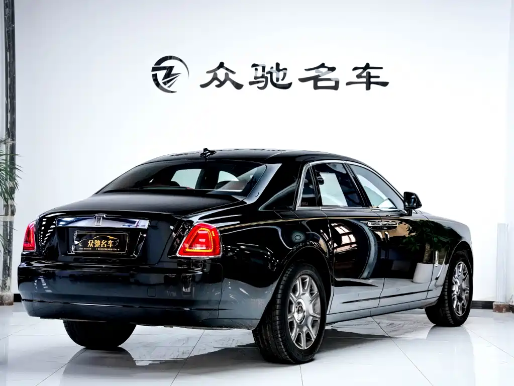 Rolls-Royce Ghost 2017 — фото 12