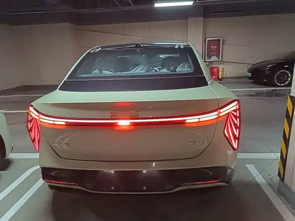Hongqi EH7 2026