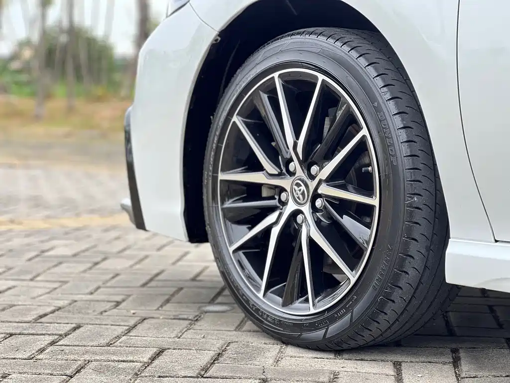 Toyota Camry 2023 — фото 16