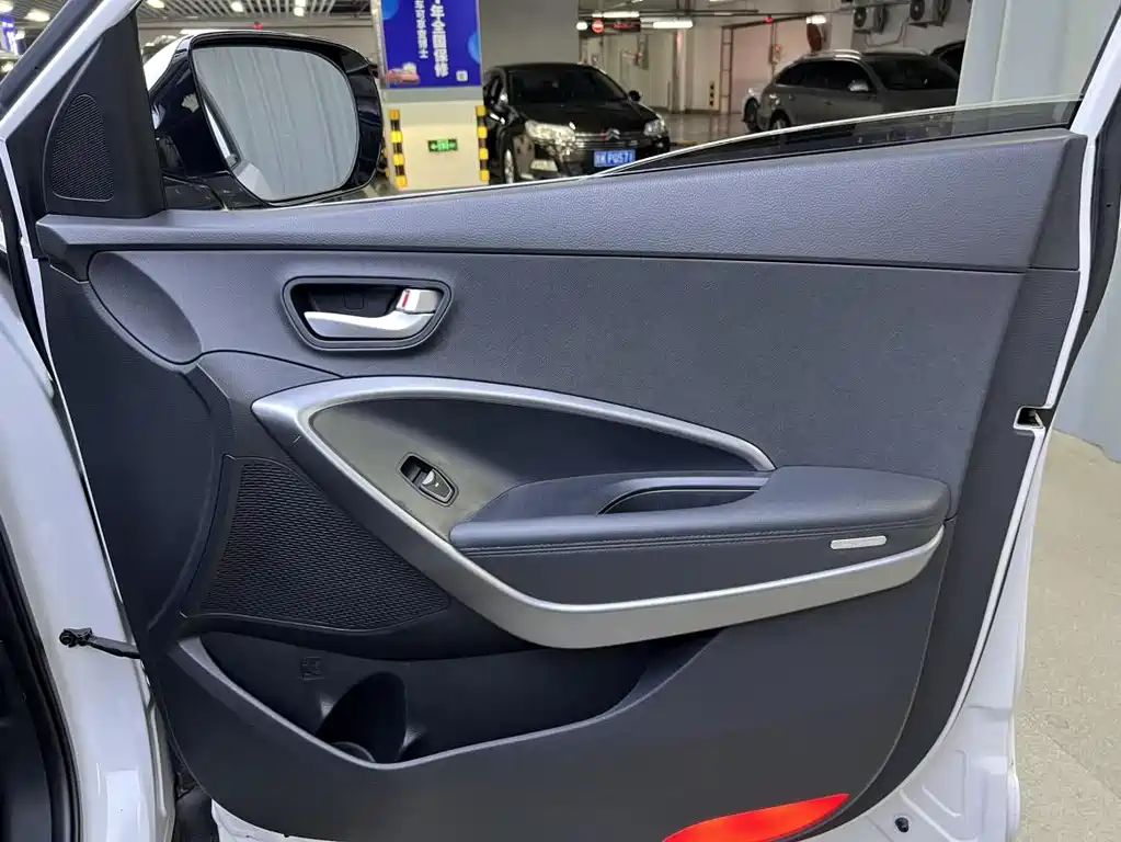 Hyundai Santa Fe 2015 — фото 15