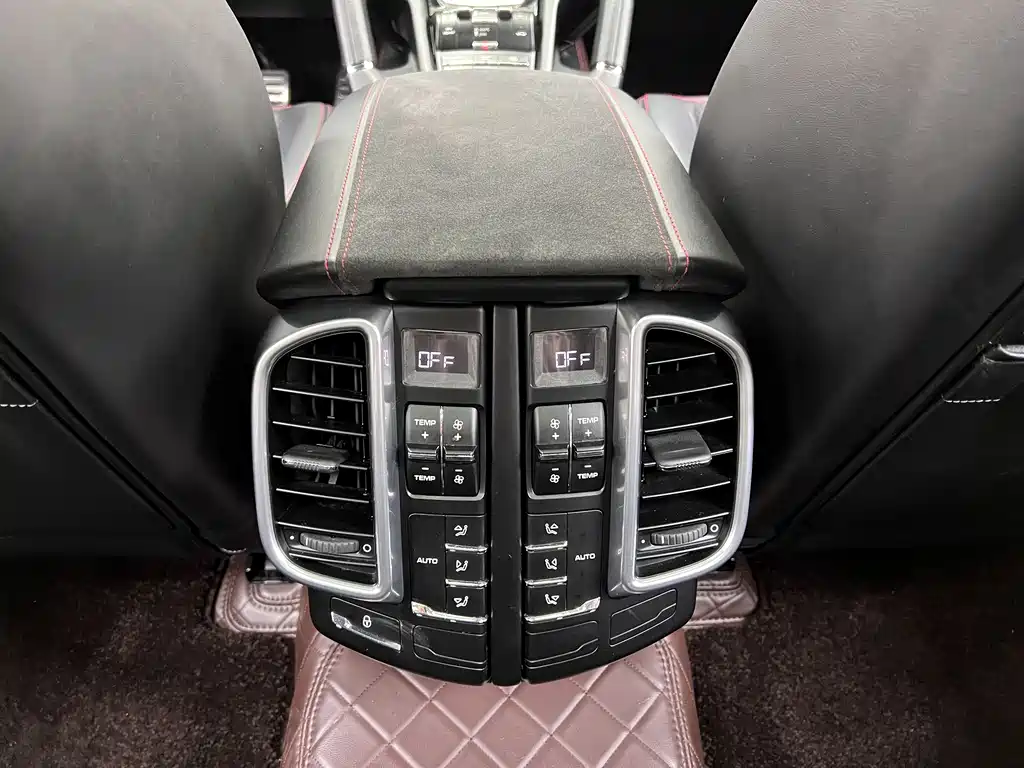 Porsche Cayenne 2016 — фото 18