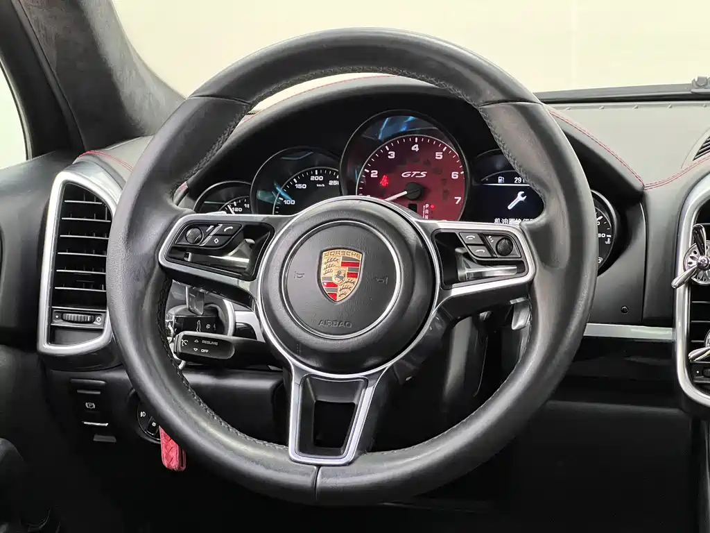 Porsche Cayenne 2016 — фото 29