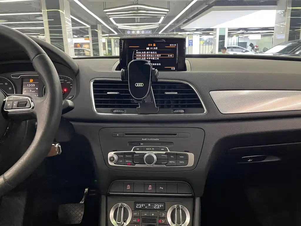 Audi Q3 2014 — фото 13