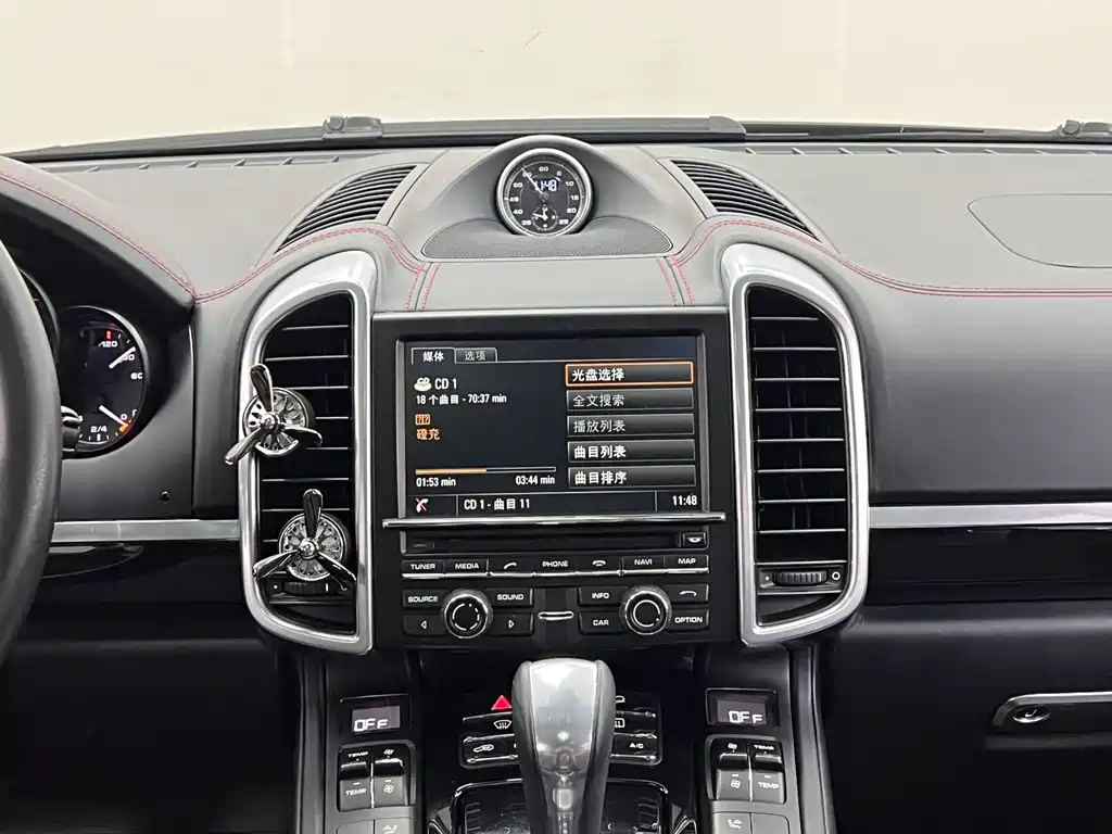 Porsche Cayenne 2016 — фото 23