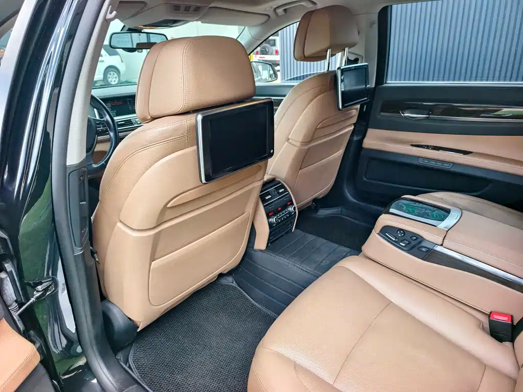 BMW 7 Series 2013 — фото 9