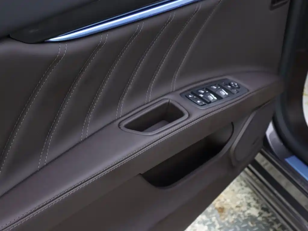 Maserati Ghibli 2023 — фото 11