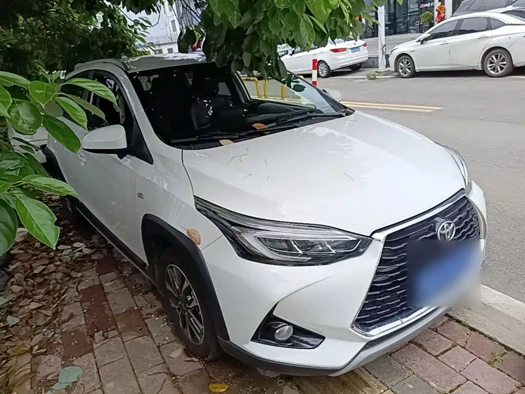 Toyota Yaris L 2022 — фото 4