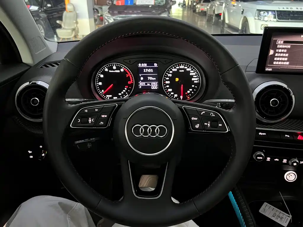 Audi Q2L 2022 — фото 13