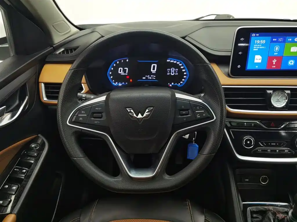 Wuling Hongguang S3 2018 — фото 11
