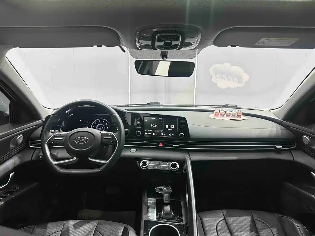 Hyundai Elantra 2023 — фото 12