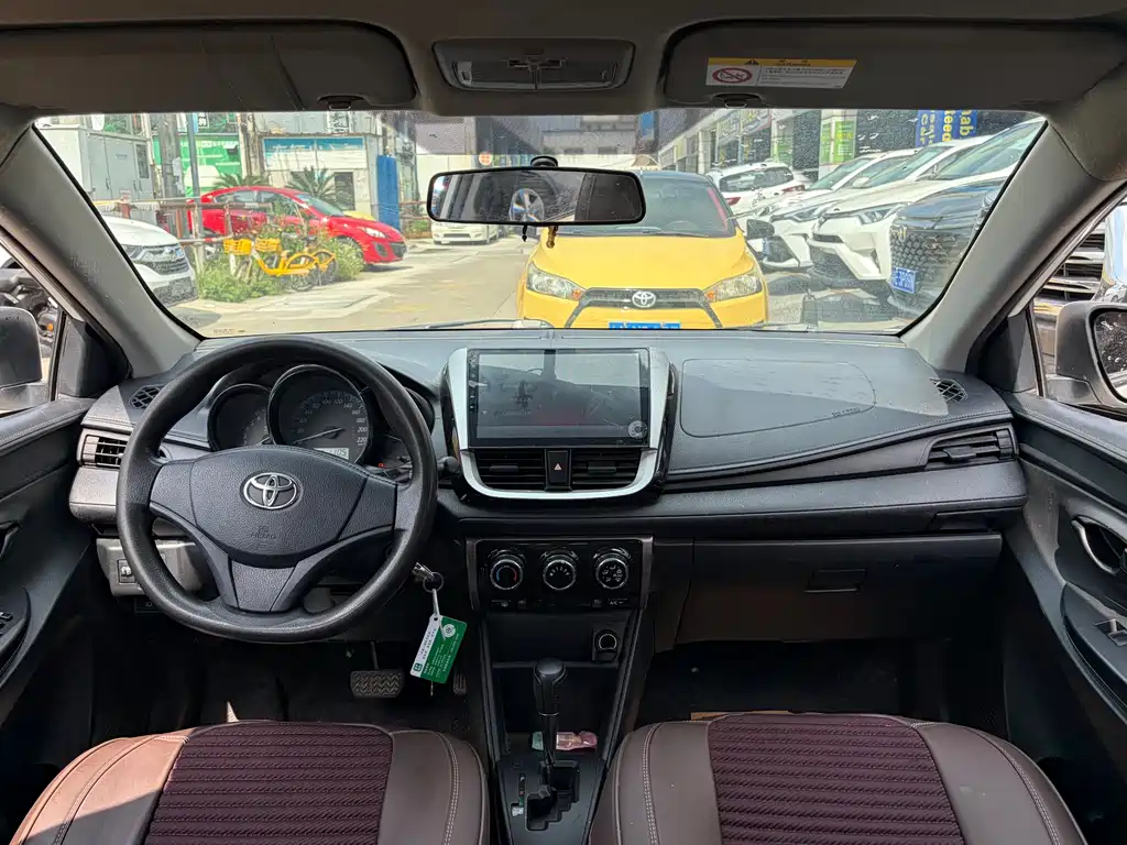 Toyota Yaris L 2017 — фото 11
