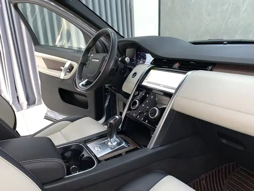 Land Rover Discovery Sport 2021 — фото 12