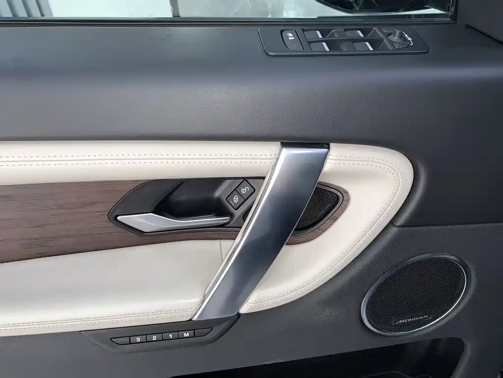 Land Rover Discovery Sport 2021 — фото 18