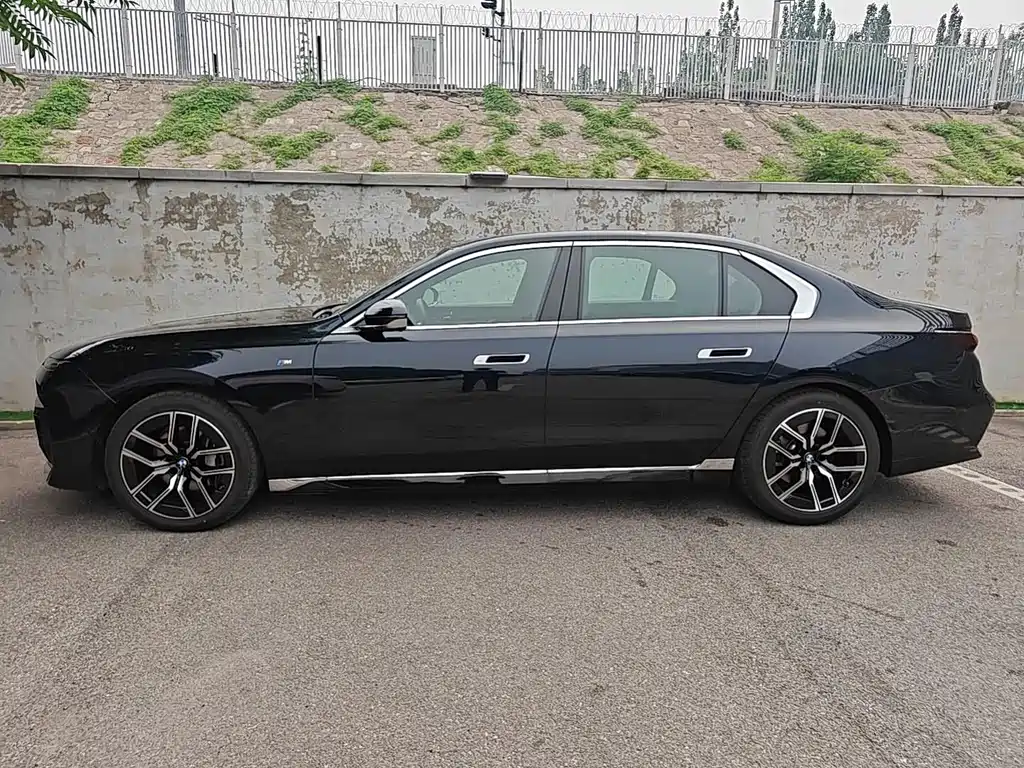 BMW 7 Series 2025 — фото 14