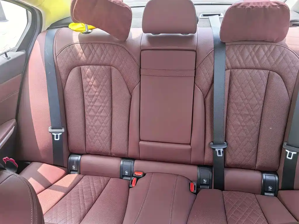 BMW 3 Series 2024 — фото 10