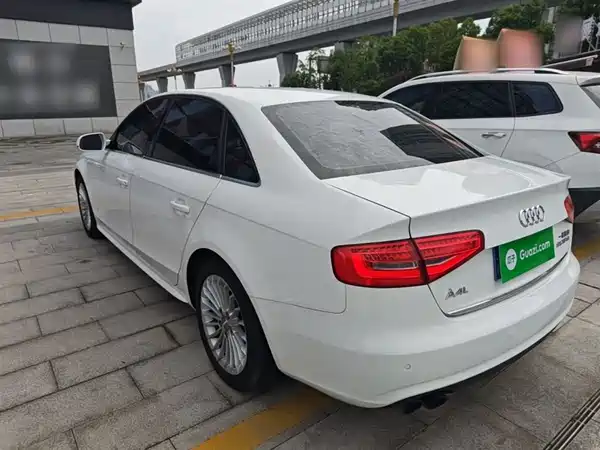 Audi A4L 2015