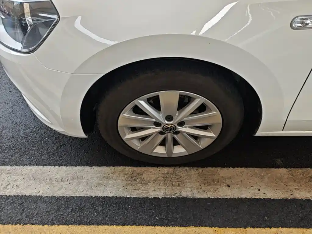 Volkswagen Jetta 2015 — фото 23