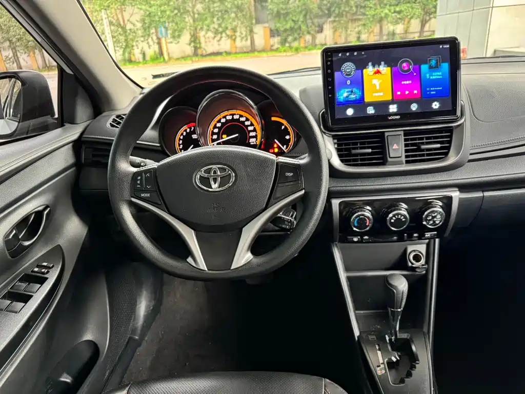 Toyota Yaris L 2022 — фото 9