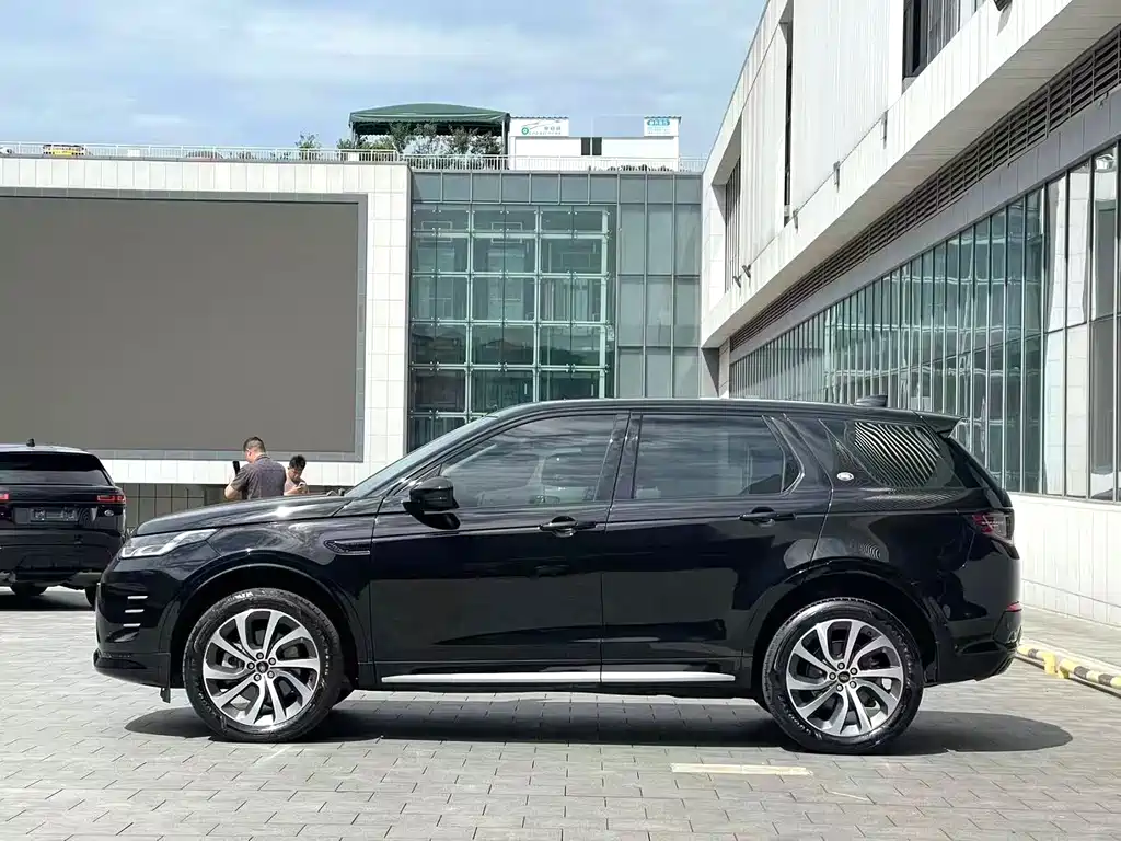 Land Rover Discovery Sport 2023 — фото 8