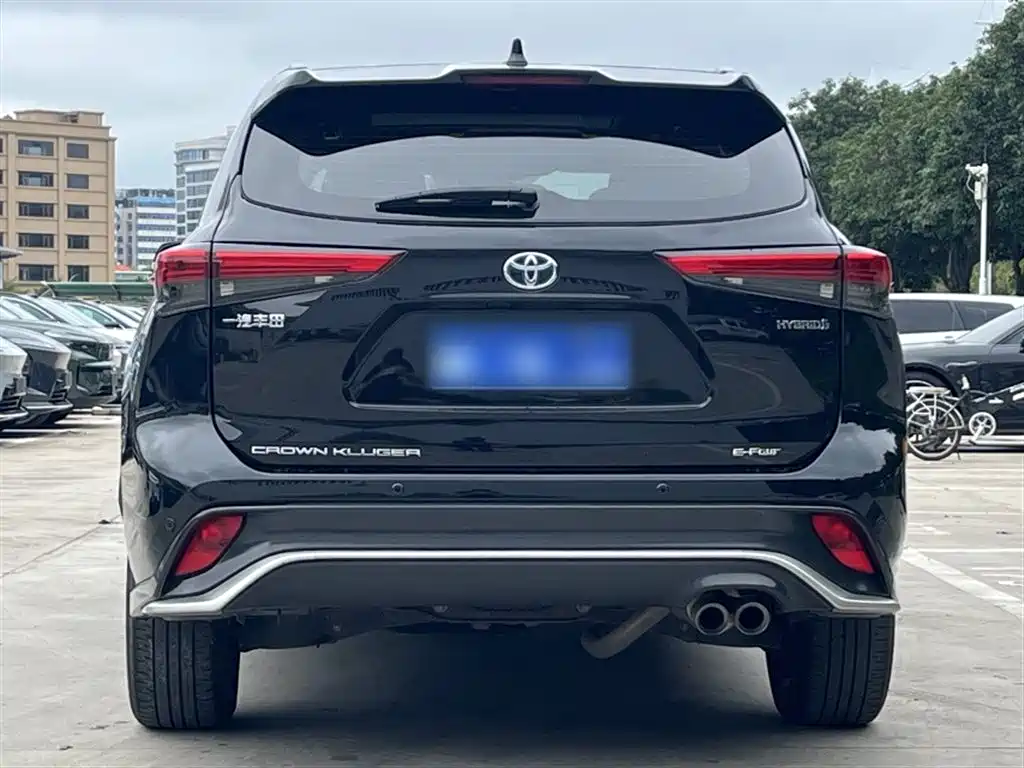 Toyota Crown Kluger 2023 — фото 10