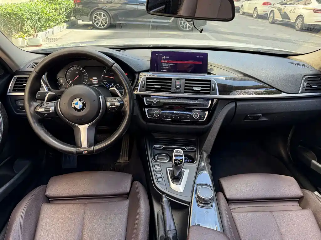 BMW 3 Series 2018 — фото 8