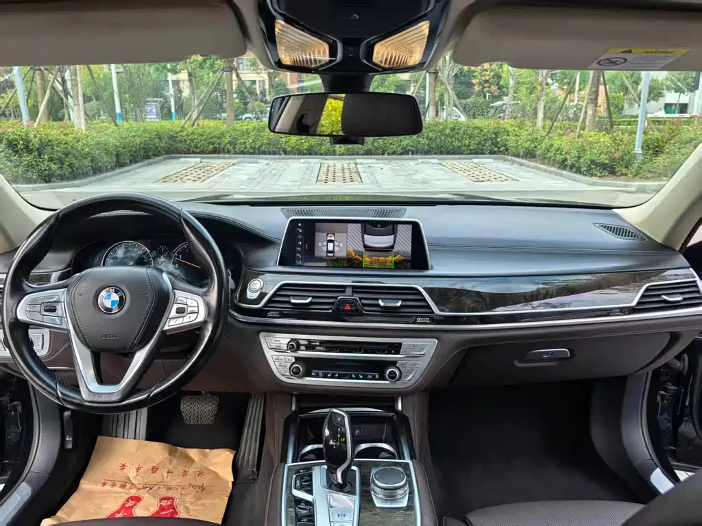 BMW 7 Series 2019 — фото 8