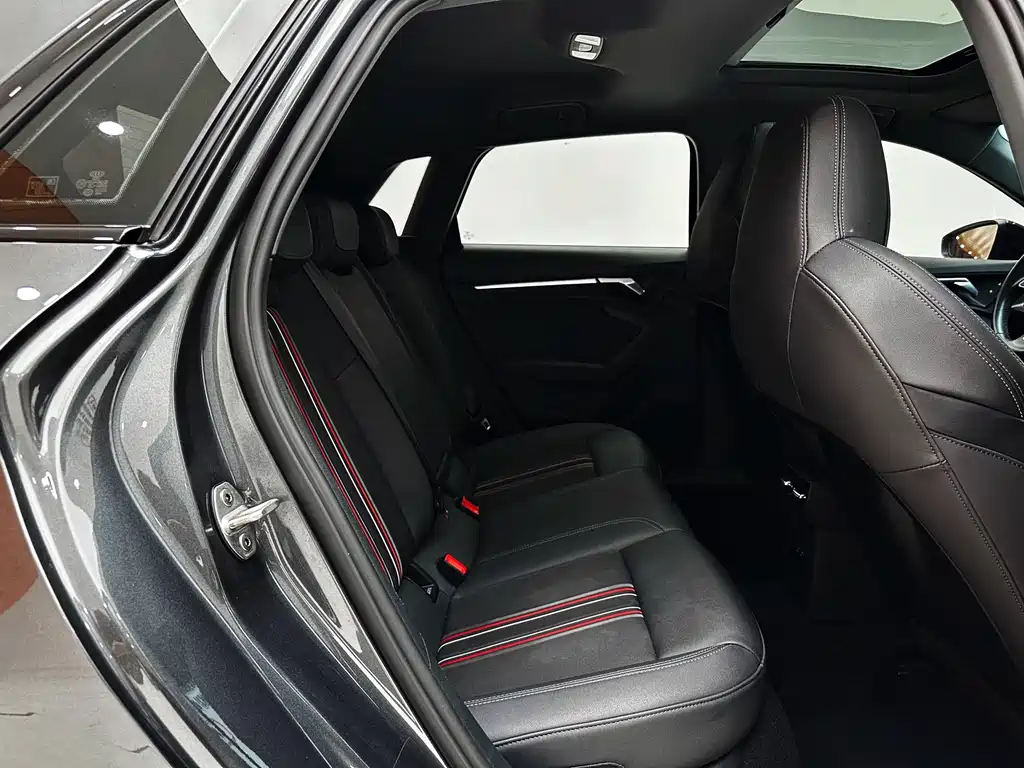 Audi A3 2023 — фото 16