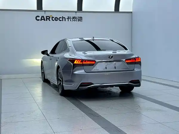 Lexus LS 2022