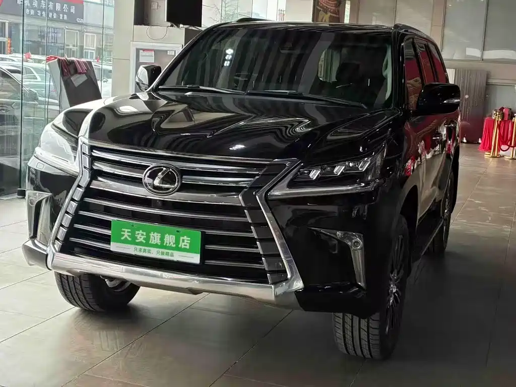 Lexus LX 2017 — фото 1