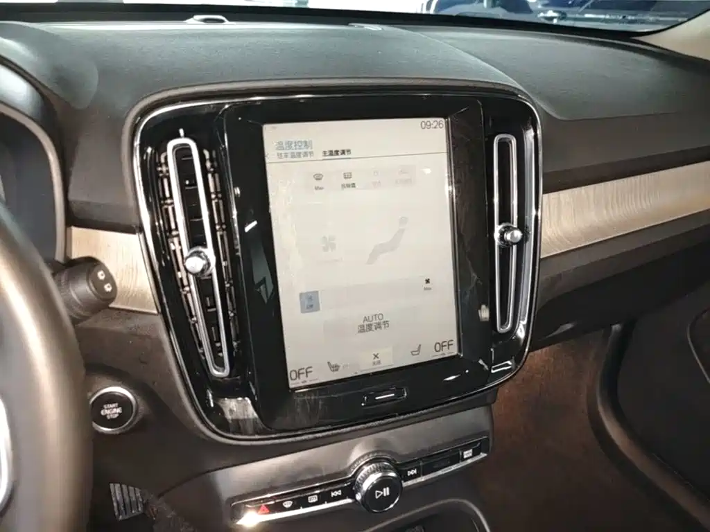 Volvo XC40 2021 — фото 9
